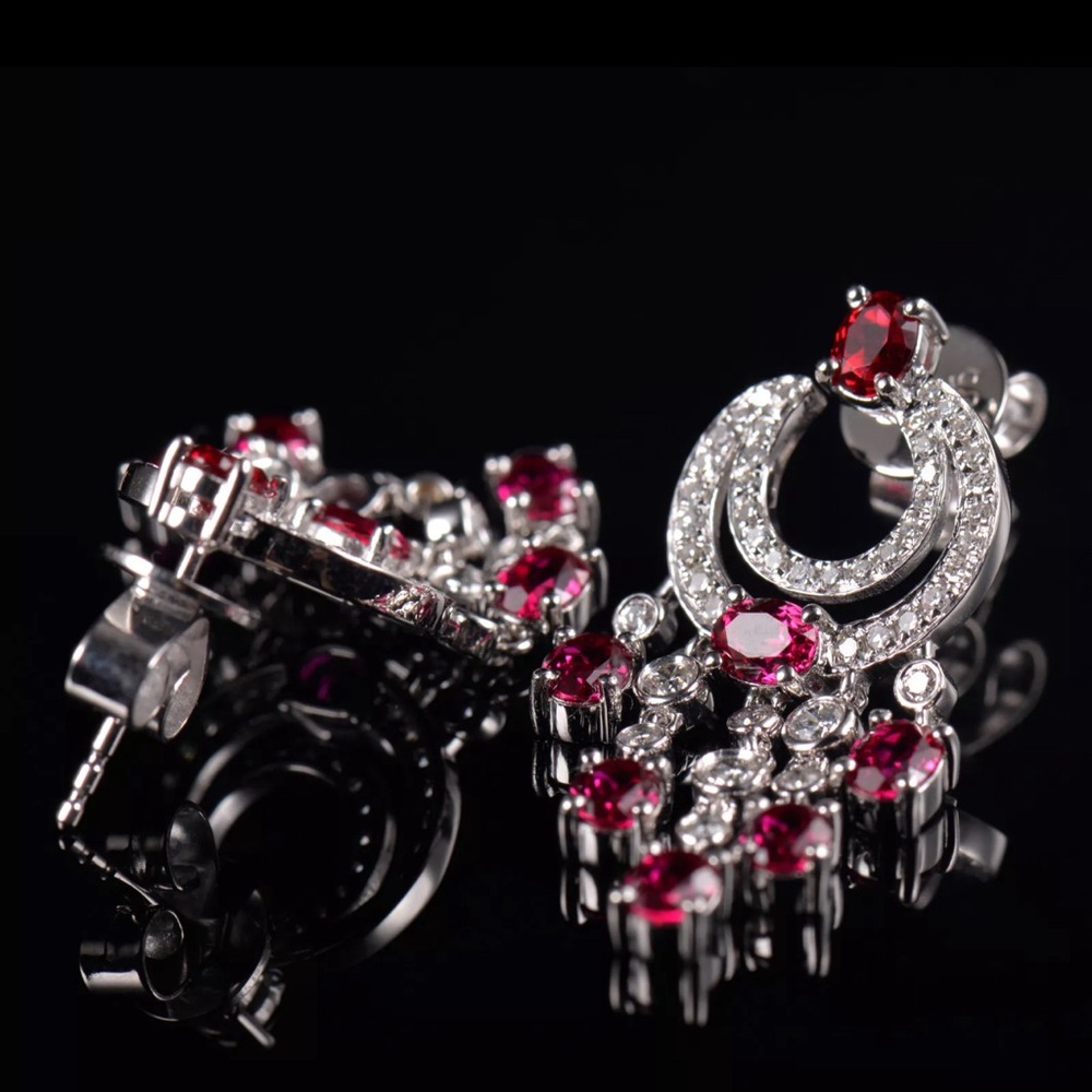 Sold! Gorgeous Natural 4Ct Ruby and 1.85 CT Diamonds on 14k. 5.2 g. 1.25 “ - Picture 8 of 9